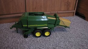 Bruder BR2017 Balíkovač slámy John Deere - 2