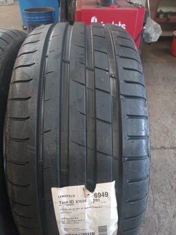 2xletní pneu 235/40/18.nokian. - 2