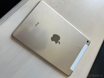 6) iPad, barva Gold - 2