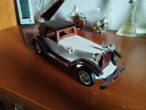 Dřevěný model auta - 2
