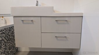 Koupelnová skříňka s umyvadlem vč. baterie - 2
