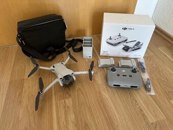 Dron DJI Mini 3 Fly More Combo šedý - 2