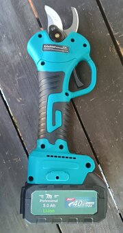 AKU nůžky zahradnické - 2