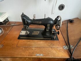 Šicí stroj LADA 77 šlapací zápustný do stolku - 2