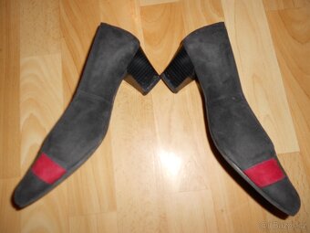 Trochu barevné lodičky. - 2