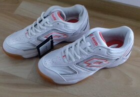 NOVÉ Dívčí / dámské sálovky Lotto vel. 36,5 - 2