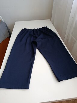 Tmavě modré třičtvrteční letní kalhoty vel.L do gumy - 2