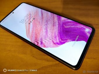 Samsung Galaxy A53 5G s krabičkou v Top stavu - 2