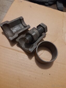 TRABANT TOVÁRNÍ STAHOVÁK NÁBOJŮ KOL. - 2