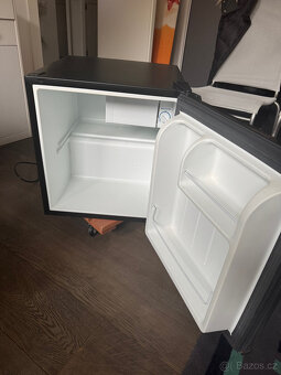 Minilednice Guzzanti GZ 06B černá - 2