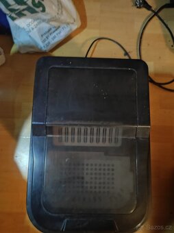 Výrobník ledu pěkný funkční - 2