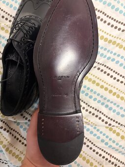 Pánské černé společenské boty značky Louis Vuitton - 2