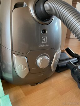 Vysavač Elektrolux Easy Go - 2
