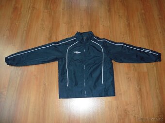 Tmavě modrá bunda UMBRO vel. 134 cm - 2