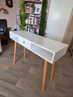 Kosmetický stolek - 2