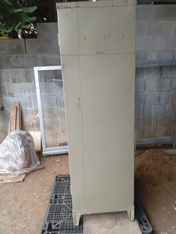 Šatní skříň plechová - 2