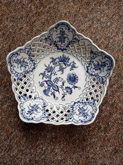 Český porcelán - prolamovaná mísa, miniatura korbelu - 2