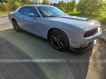 Dodge Challenger 5.7 Hemi NEHAVAROVANÉ - 2