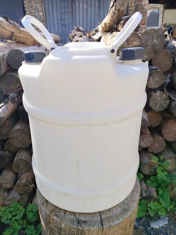 Kanystr na vodu, levně,40 litrů - 2