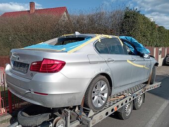 BMW F10 náhradní díly z vozu stříbrná - 2