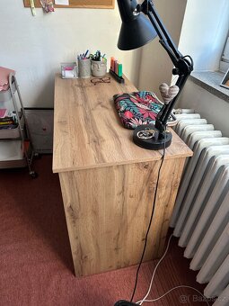 Studentský stůl v dekoru dreva - 2