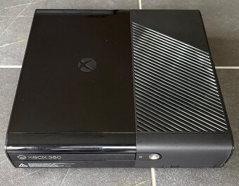 Xbox 360 (250 GB) + Kinect, ovladač, hry - 2
