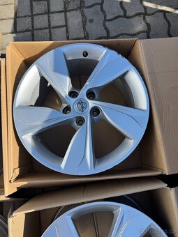 ORIGINÁL Alu OPEL INSIGNIA B R18, 5x115 - TPMS - 2