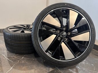original Audi R21 E Tron GT RS 4J3601025J - 2