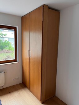 Masivní šatní skříň - 2