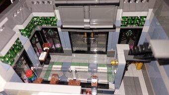 Lego Creator 10251 Brick Bank - 2