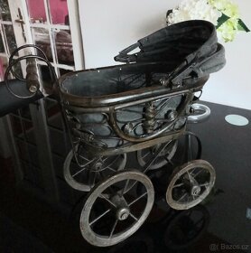 Kočárek starožitný pro panenky - 2