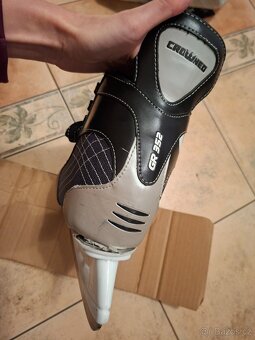 Lední brusle vel. 40 Crowned- poskozené - 2