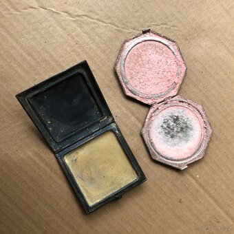 Staré pudřenky - 2