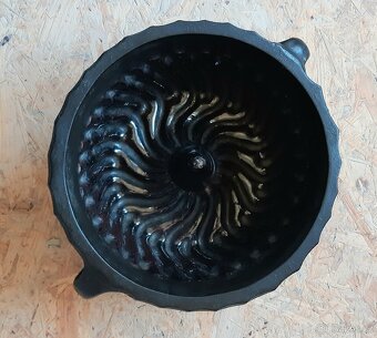 Kameninová forma na bábovku. - 2