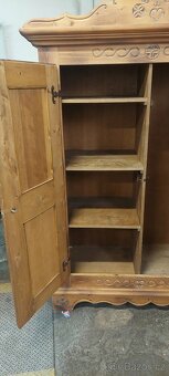 Starožitná skříň - 2