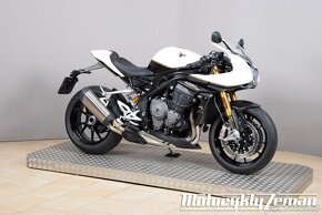 Triumph Speed Triple 1200 RR - 2