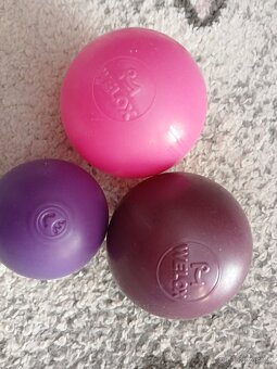 Balónky/míčky růžové/fialové 7-5 cm - 2