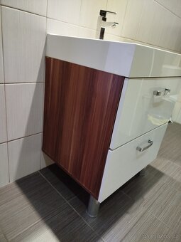 Umyvadlo se skříňkou včetně baterie - 2