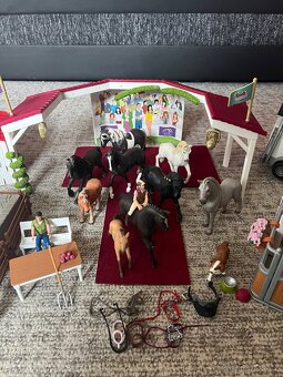 Schleich show plus doplňky - 2