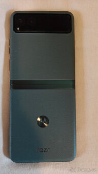 Prodám mobil Motorola RAZR 40 - 2