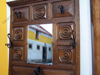 Stará věšáková stěna z masivu se zrcadlem - 2