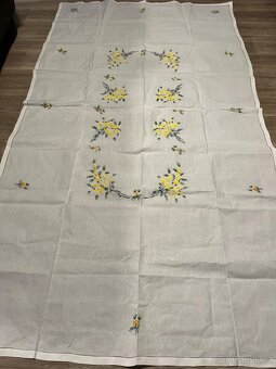 Francouzský plátěný, vyšívaný ubrus (mimóza)+ ubrousky - 2