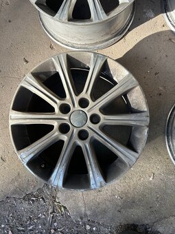 Alu kola Ford r16 - 2