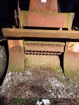 Štěpkovač předělaný z řezačky. - 2