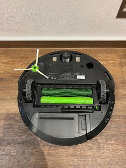Robotický vysavač iRobot Roomba i7 - 2
