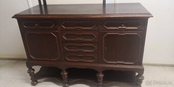 Tmavá masivní komoda - 2