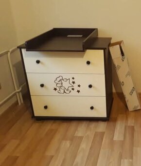 Komoda + přebalovací pult - 2