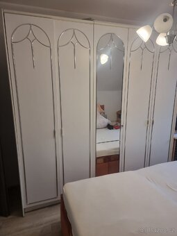 Krásna bílá šatní skříň šatní stěna se zrcadlem - 224 cm - 2
