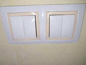 Koupím  rámečky Schneider Unica color - 2