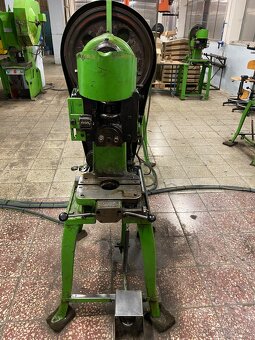 MECHANICKÝ EXCENTRICKÝ LIS SCHULER 6,6 t - 2